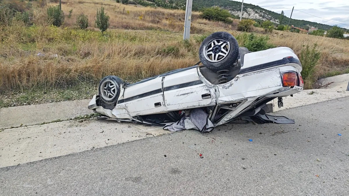 Isparta Yalvaç'ta Korkutan Kaza! Otomobil 150 Metre Sürüklendi, Menfeze Çarpıp Takla Attı 3 yaralı