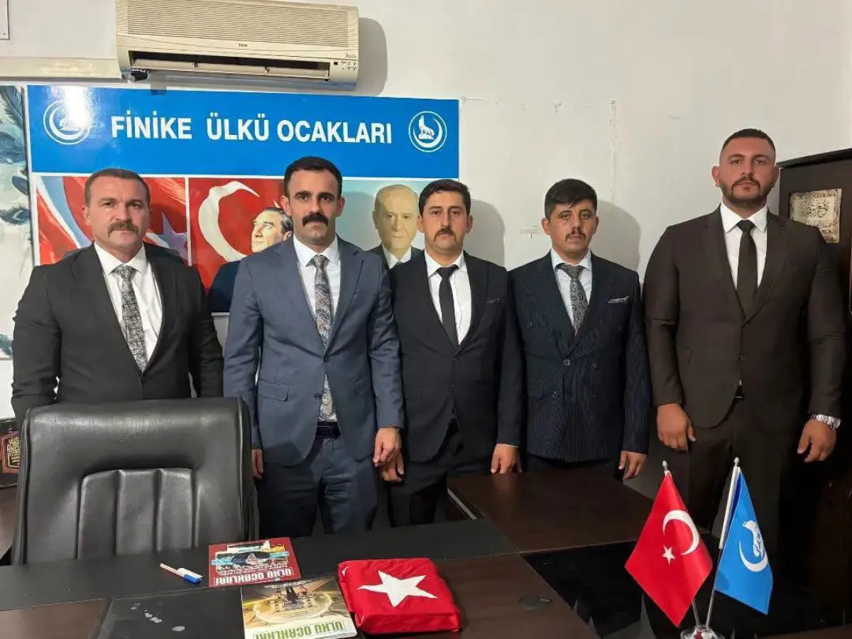 Finike Ülkü Ocakları’nda Bayrak Değişimi! Görev Özkan Uludağ’a Verildi