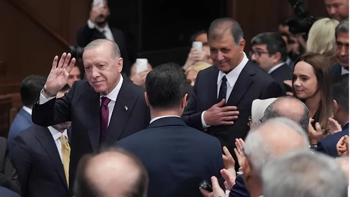 Cemil Tugay AK Parti'ye Katıldı: Rozeti Erdoğan Taktı