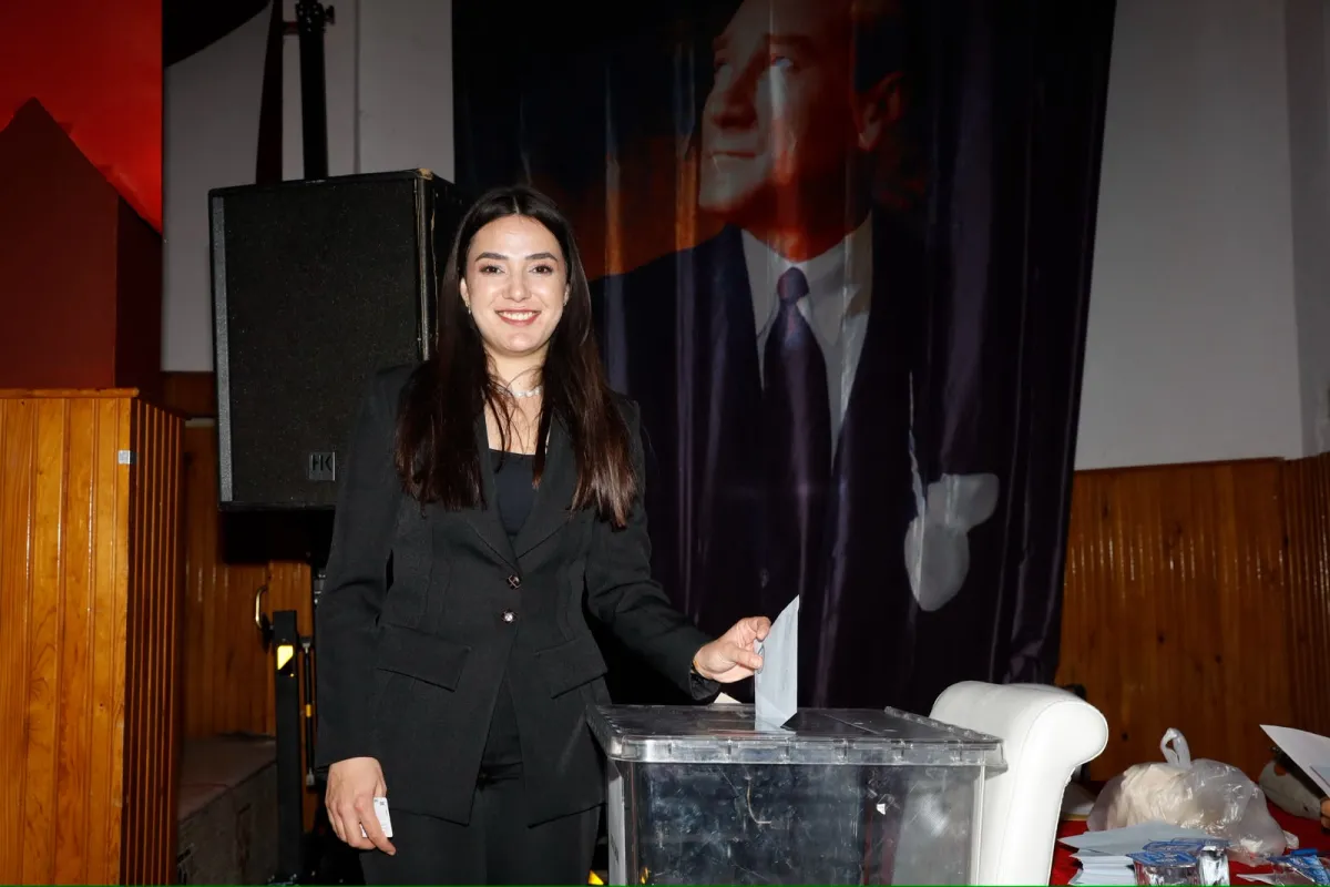 Yeni Parti Bucak’ta ilk kongresini yaptı İşte Gökhan Acar’ın yeni yönetimi