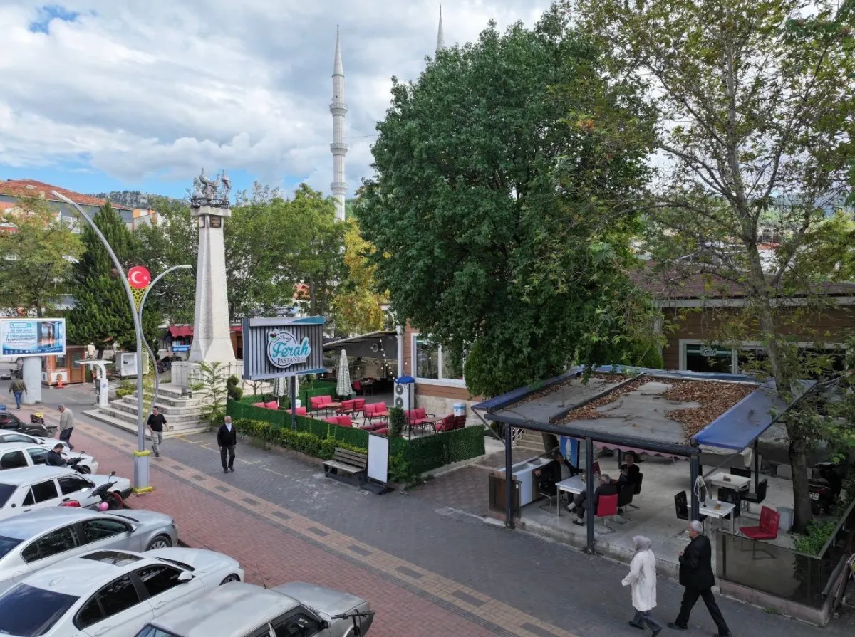 Bucak’ta 27. yıla özel fiyatlar düştü! Ferah Pastanesi’nden bir ay sürecek kampanya