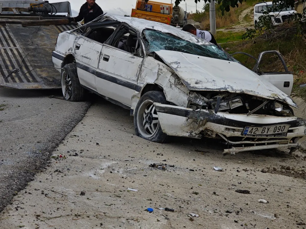 Isparta Yalvaç'ta Korkutan Kaza! Otomobil 150 Metre Sürüklendi, Menfeze Çarpıp Takla Attı 3 yaralı