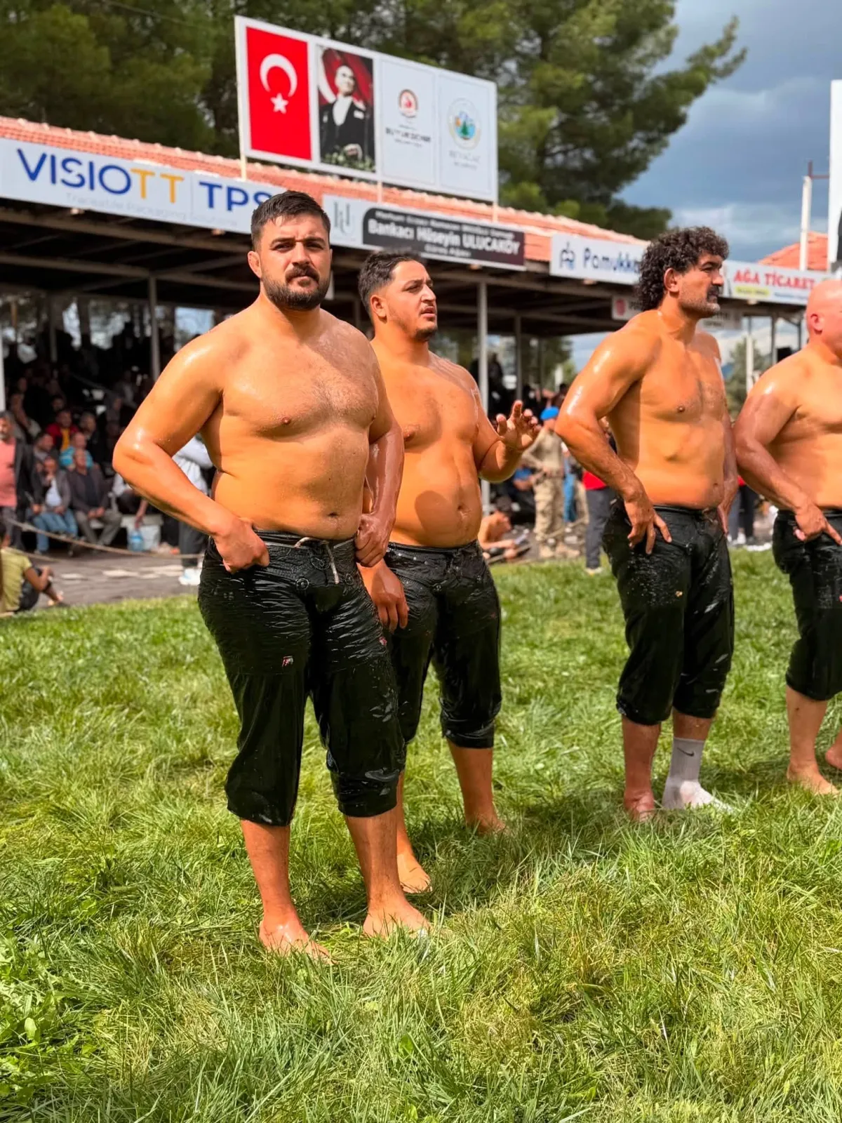 Denizli Beyağaç’ta Dev Final! Orhan Okulu’nu Yenen İsmail Balaban Başpehlivan Oldu