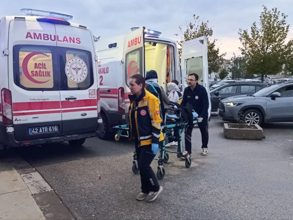 Konya-Antalya Yolunda Peş Peşe Kaza! Otomobiller Takla Attı 6 Yaralı