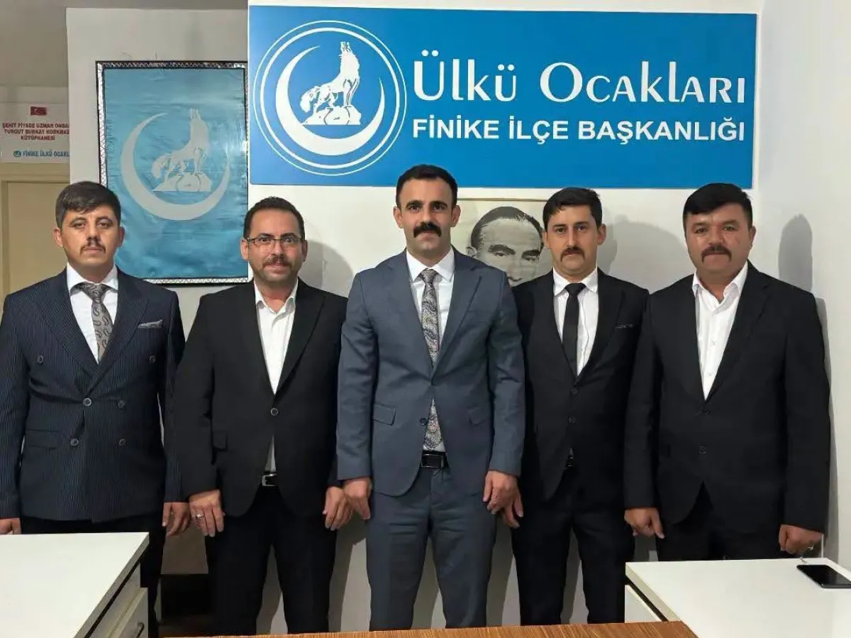 Finike Ülkü Ocakları’nda Bayrak Değişimi! Görev Özkan Uludağ’a Verildi