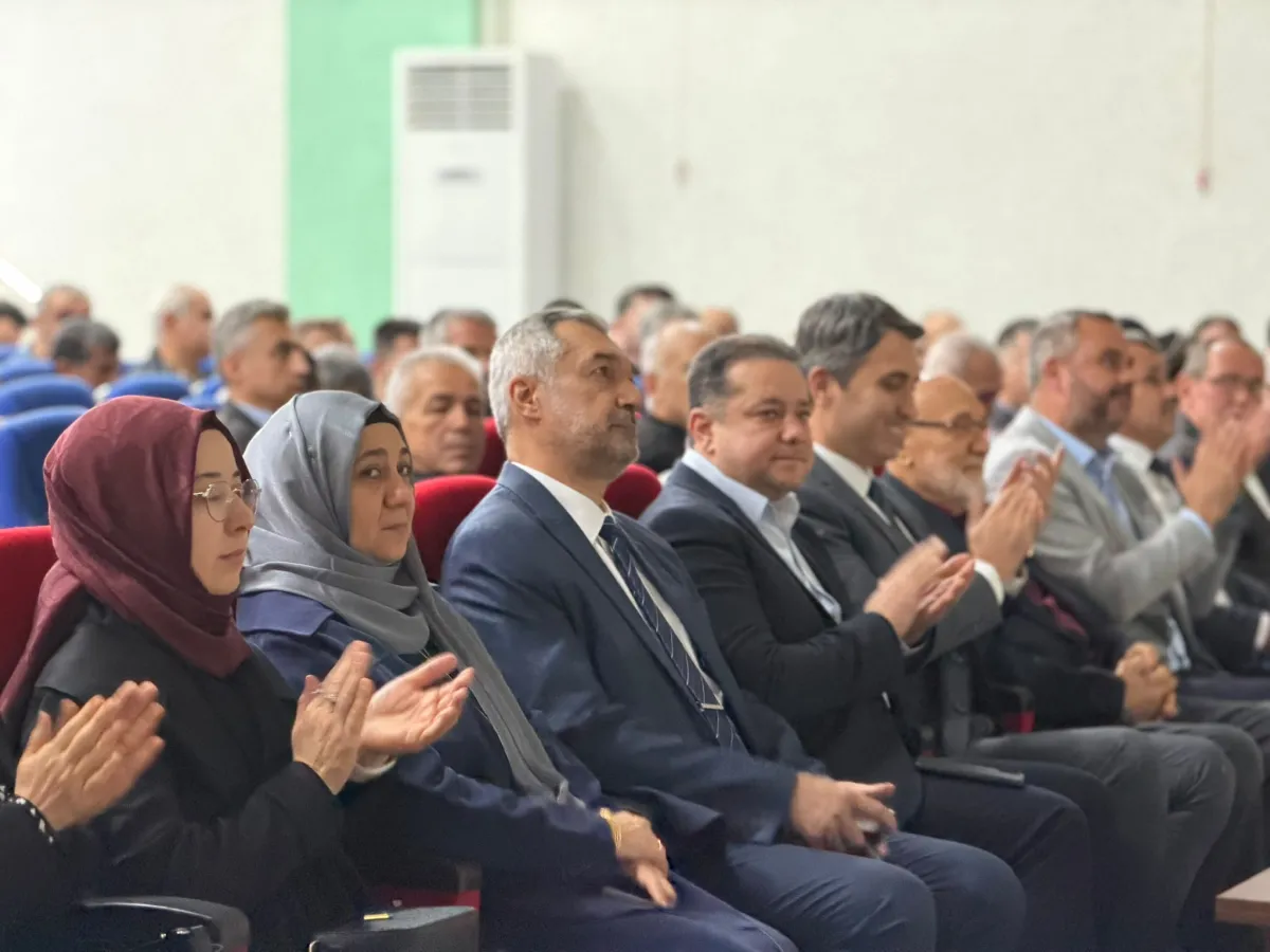 Bucak’ta "Camide Hayat Var, Hayatın Kalbi Camide Atar” Konferansı düzenlendi