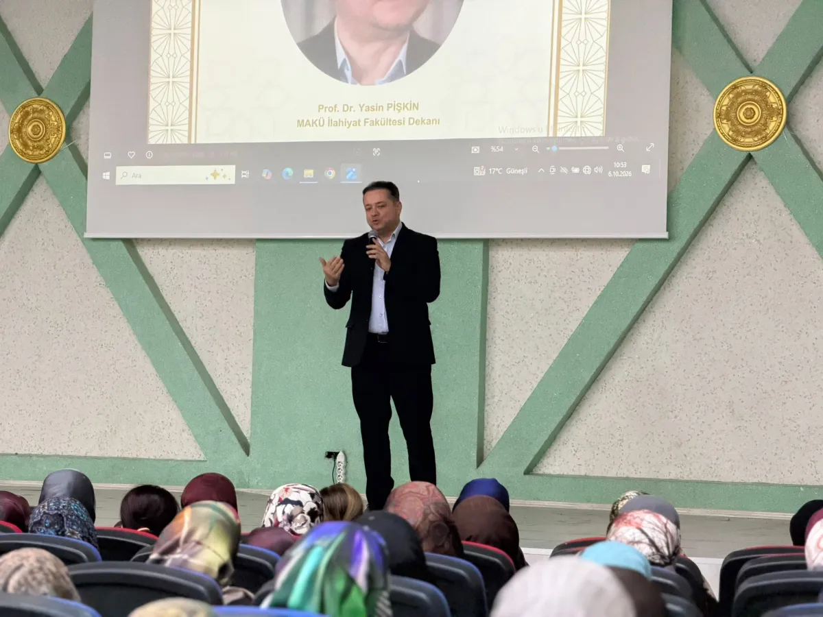 Bucak’ta "Camide Hayat Var, Hayatın Kalbi Camide Atar” Konferansı düzenlendi
