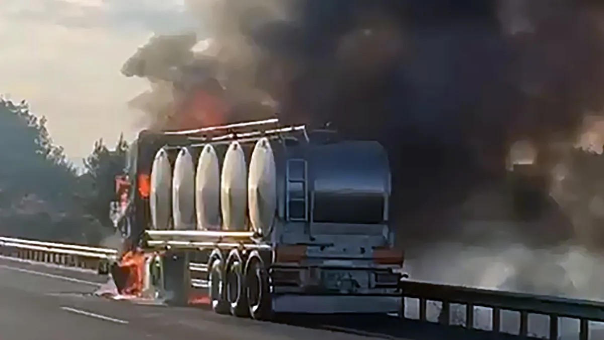 Adana'da otoyolda korku dolu anlar! TIR alev alev yandı