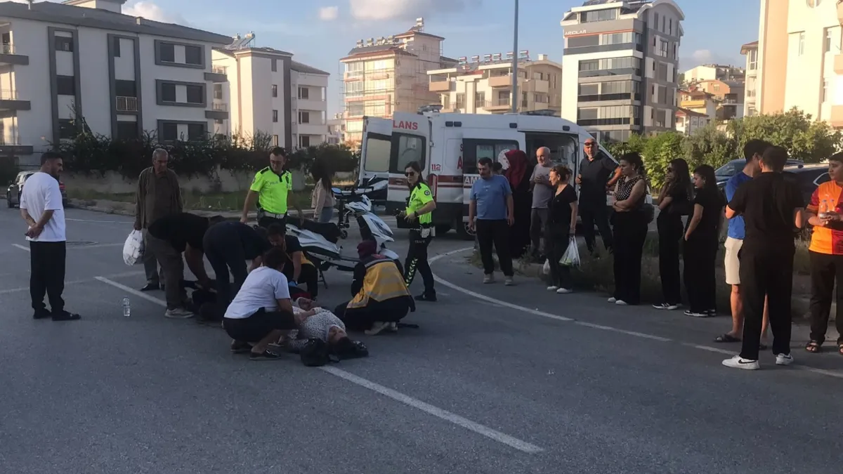 Antalya'da korkutan kaza! İki motosiklet çarpıştı: 3 yaralı