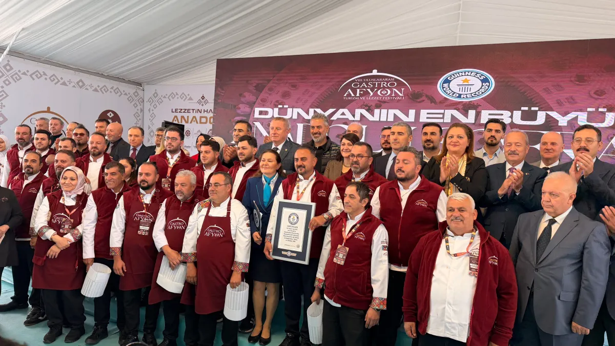 81 İlin Bine Yakın Lezzeti 257 Metrelik Sofrada! Afyonkarahisar Guinness’e Girdi