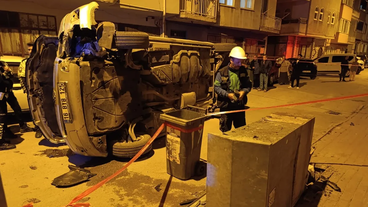 Bursa’da kaza yaptı, Devrilen minibüsten çıkıp kaçtı
