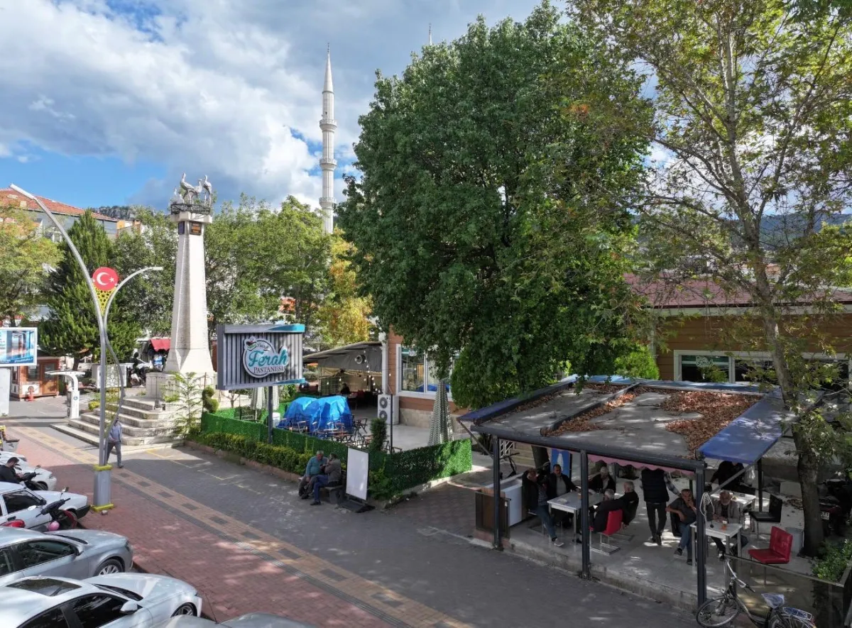 Bucak’ta 27. yıla özel fiyatlar düştü! Ferah Pastanesi’nden bir ay sürecek kampanya
