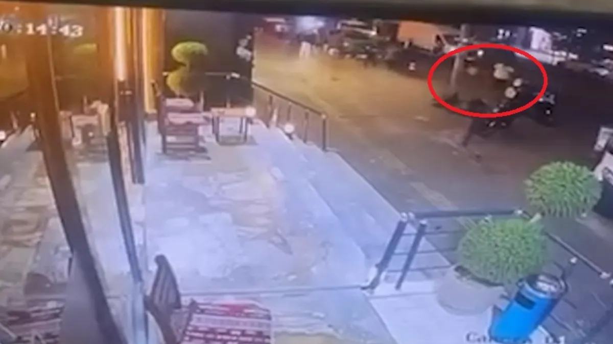Diyarbakır’da ölüm teğet geçti! Sıva parçaları yanlarına düştü