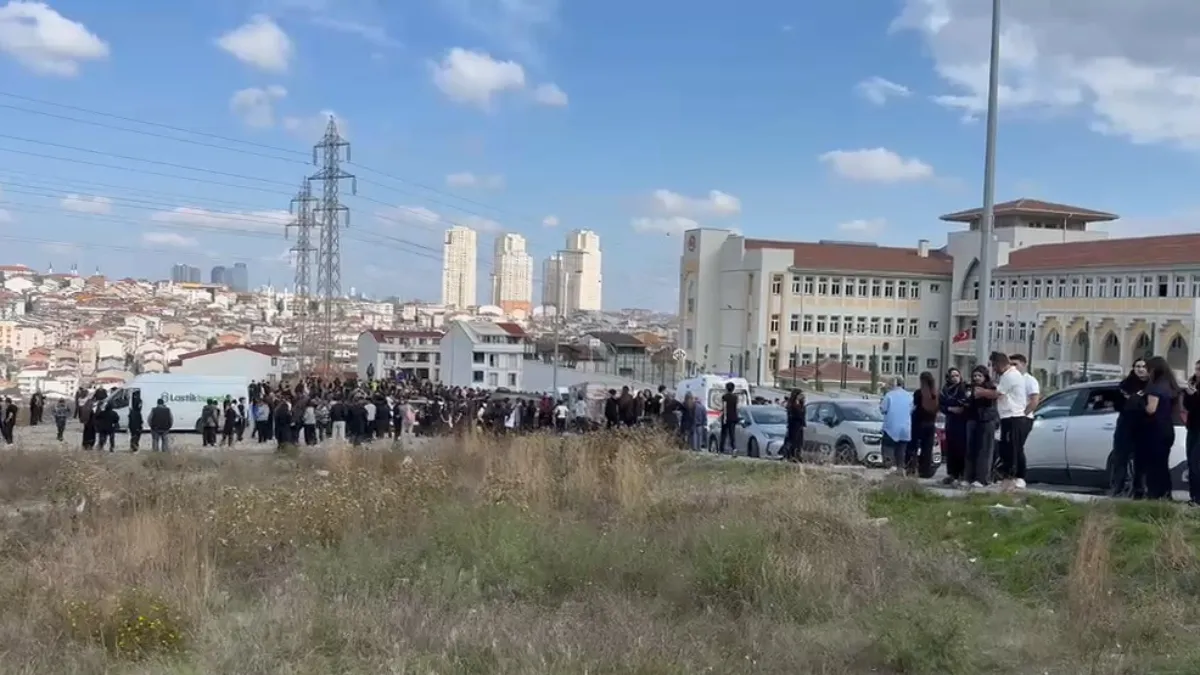 Esenyurt’ta lisede bıçaklı kavga: 2 Öğrenci yaralandı