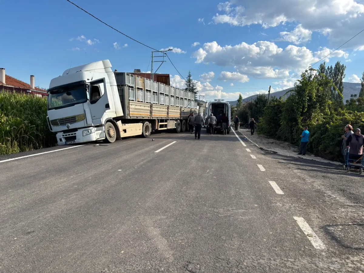 Isparta Şarkikaraağaç’ta Kahreden Kaza! Anne Kurtarılamadı, Oğlu Yaşam Mücadelesi Veriyor