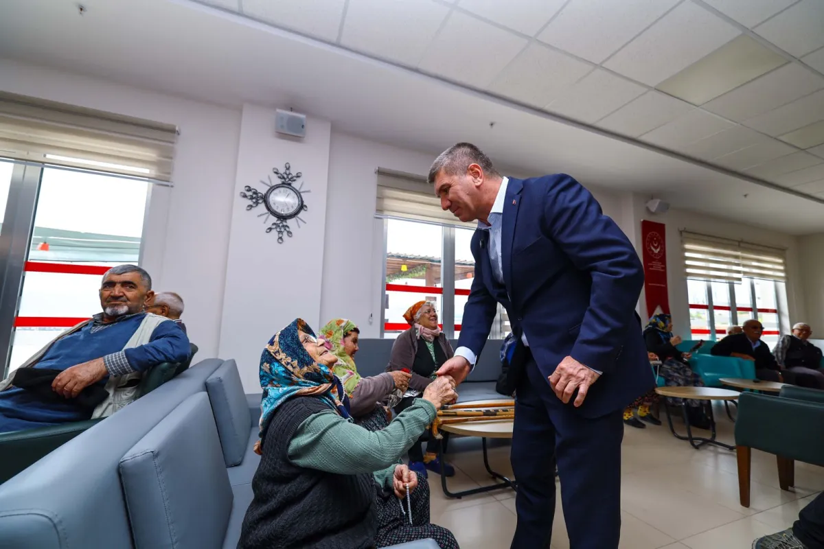Başkan Ercengiz yaşlıları unutmadı Huzurevi sakinleriyle buluştu
