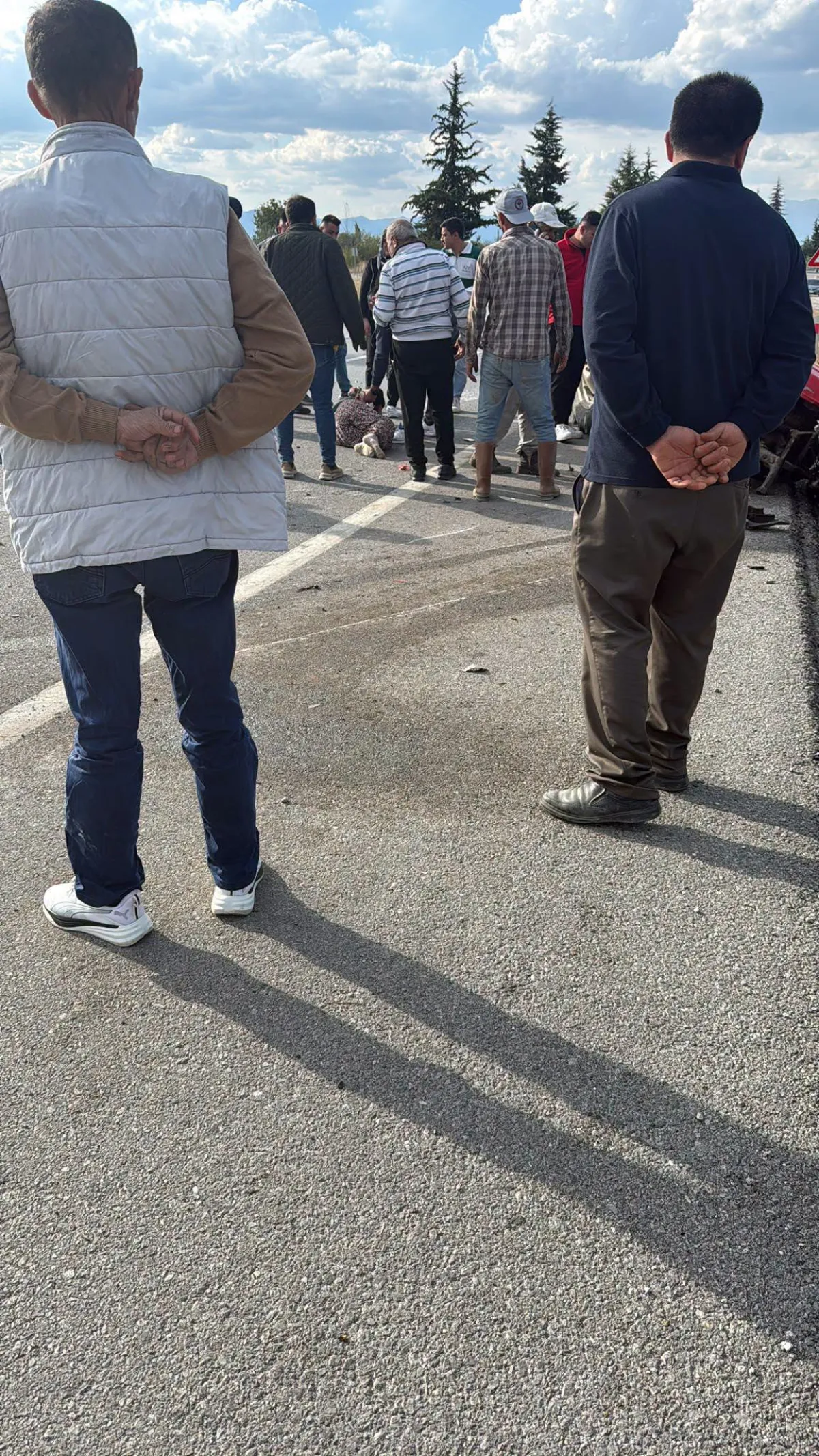 Burdur Gölhisarlı İşçileri Taşıyan Servis Kaza Yaptı! Traktör İkiye Bölündü