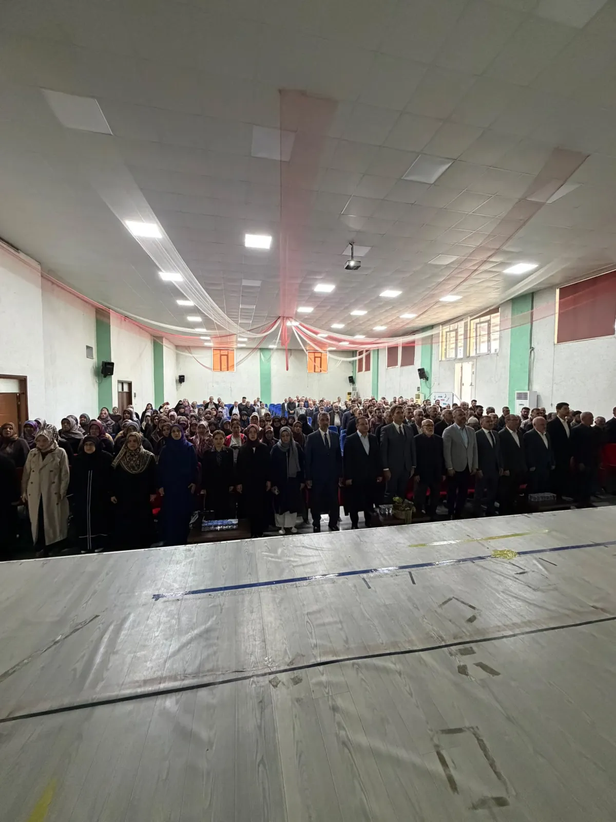 Bucak’ta "Camide Hayat Var, Hayatın Kalbi Camide Atar” Konferansı düzenlendi