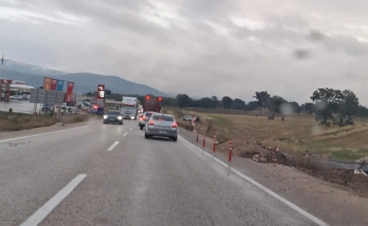 Konya-Antalya Yolunda Peş Peşe Kaza! Otomobiller Takla Attı 6 Yaralı