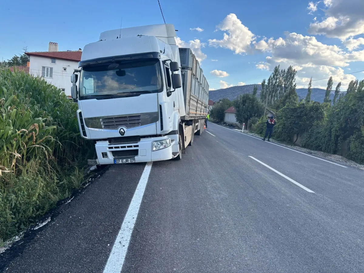 Isparta Şarkikaraağaç’ta Kahreden Kaza! Anne Kurtarılamadı, Oğlu Yaşam Mücadelesi Veriyor