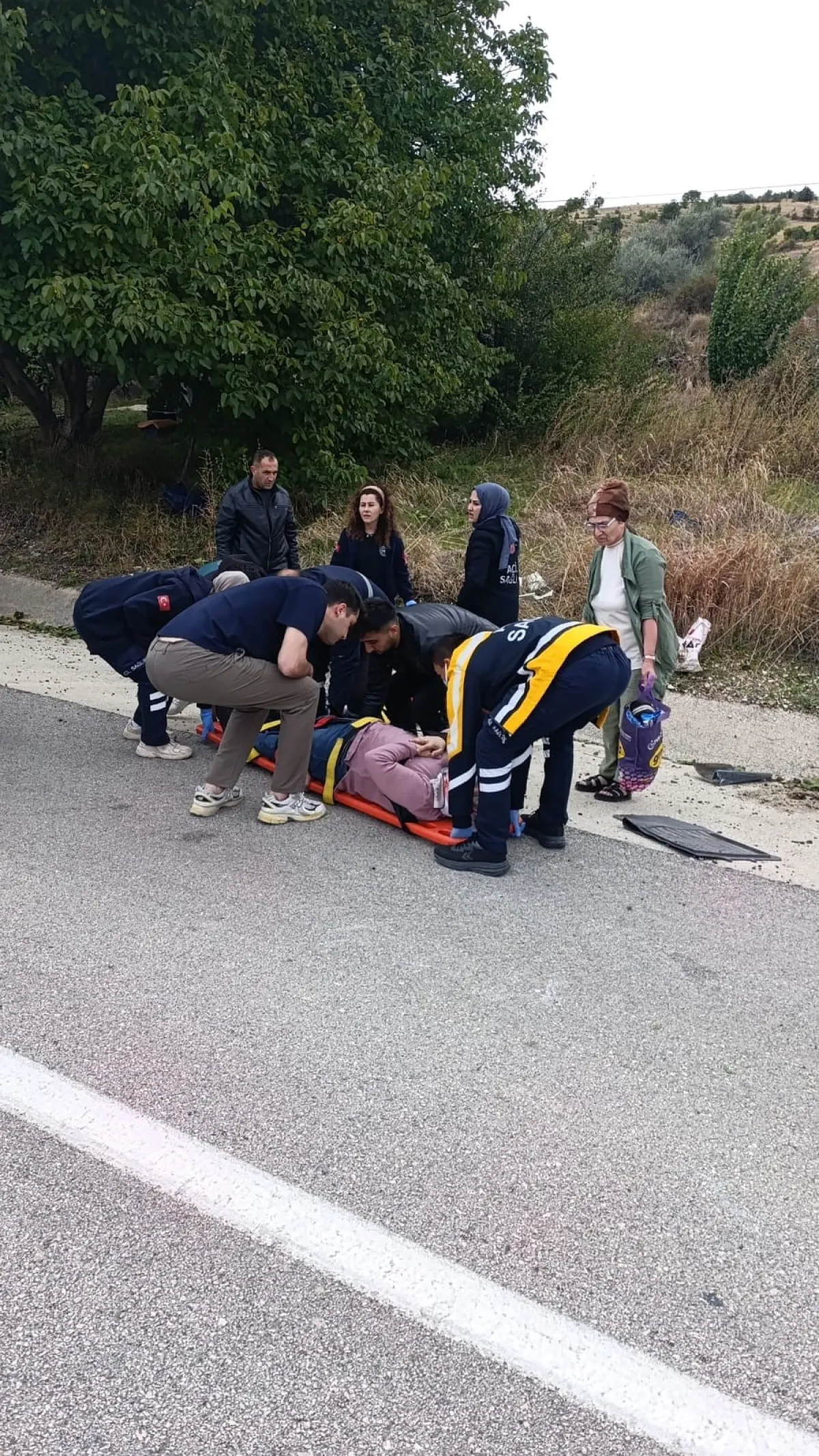 Isparta Yalvaç'ta Korkutan Kaza! Otomobil 150 Metre Sürüklendi, Menfeze Çarpıp Takla Attı 3 yaralı