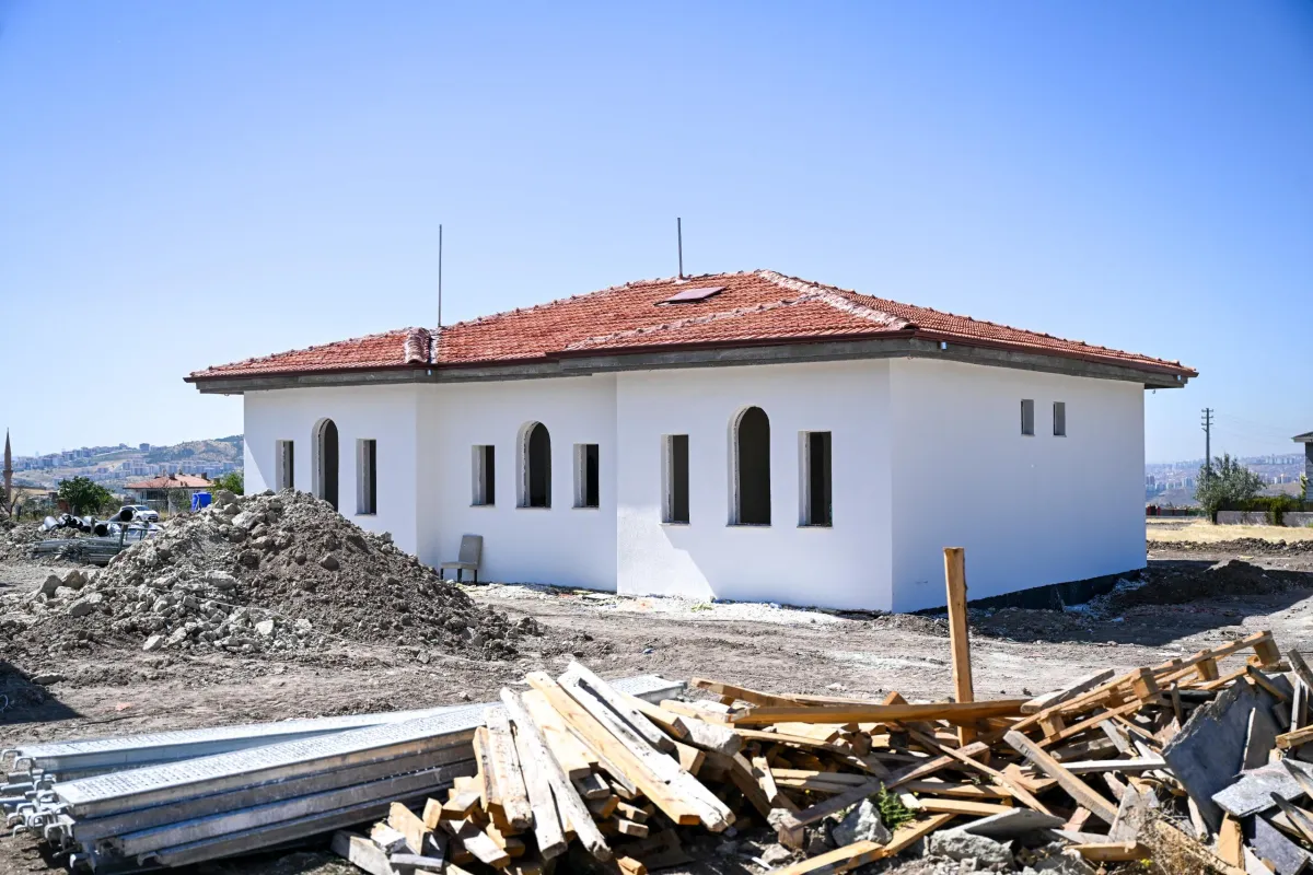 Ankara Gicik Mahallesi’ne Köy Konağı ve Halı Saha Yatırımı
