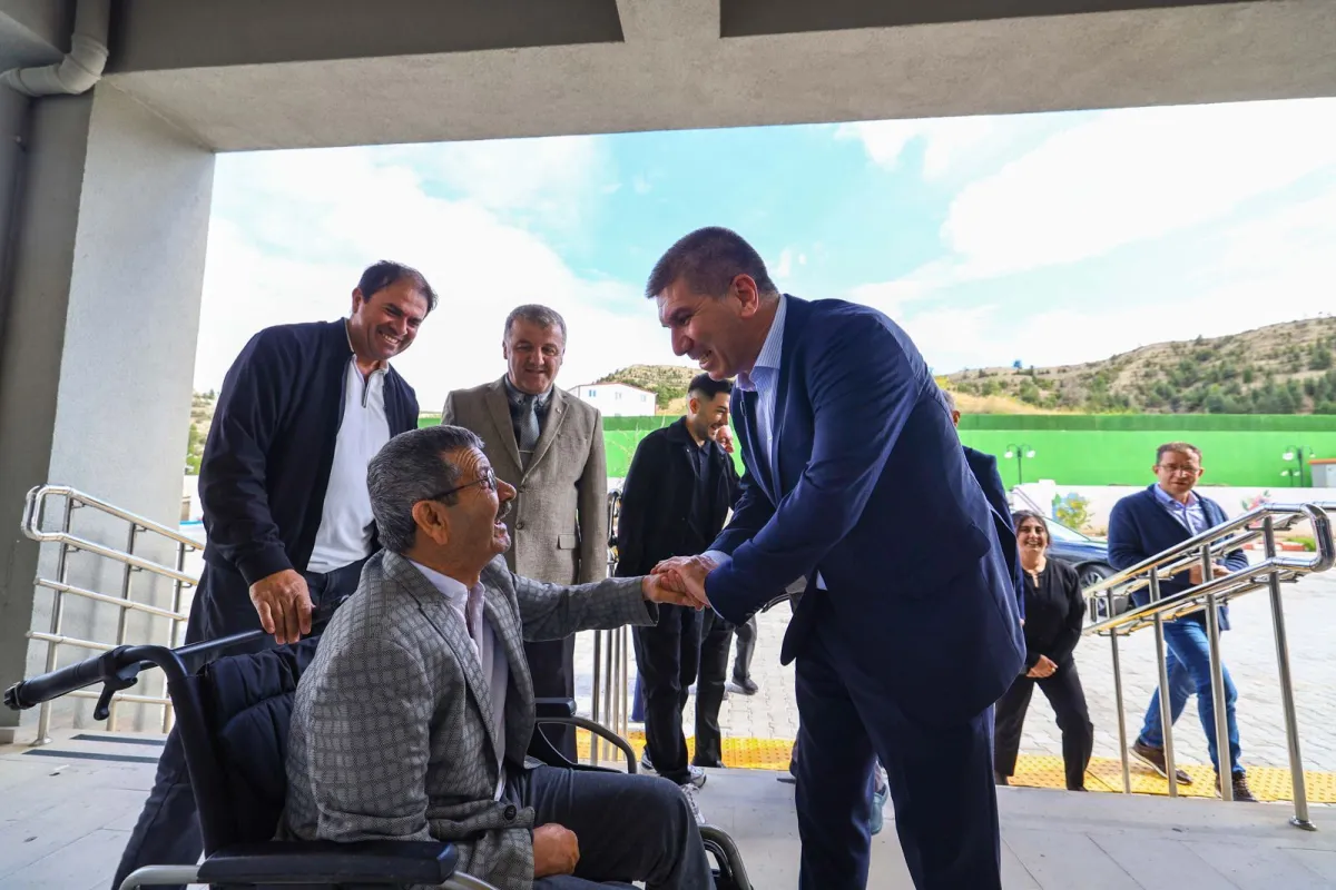 Başkan Ercengiz yaşlıları unutmadı Huzurevi sakinleriyle buluştu