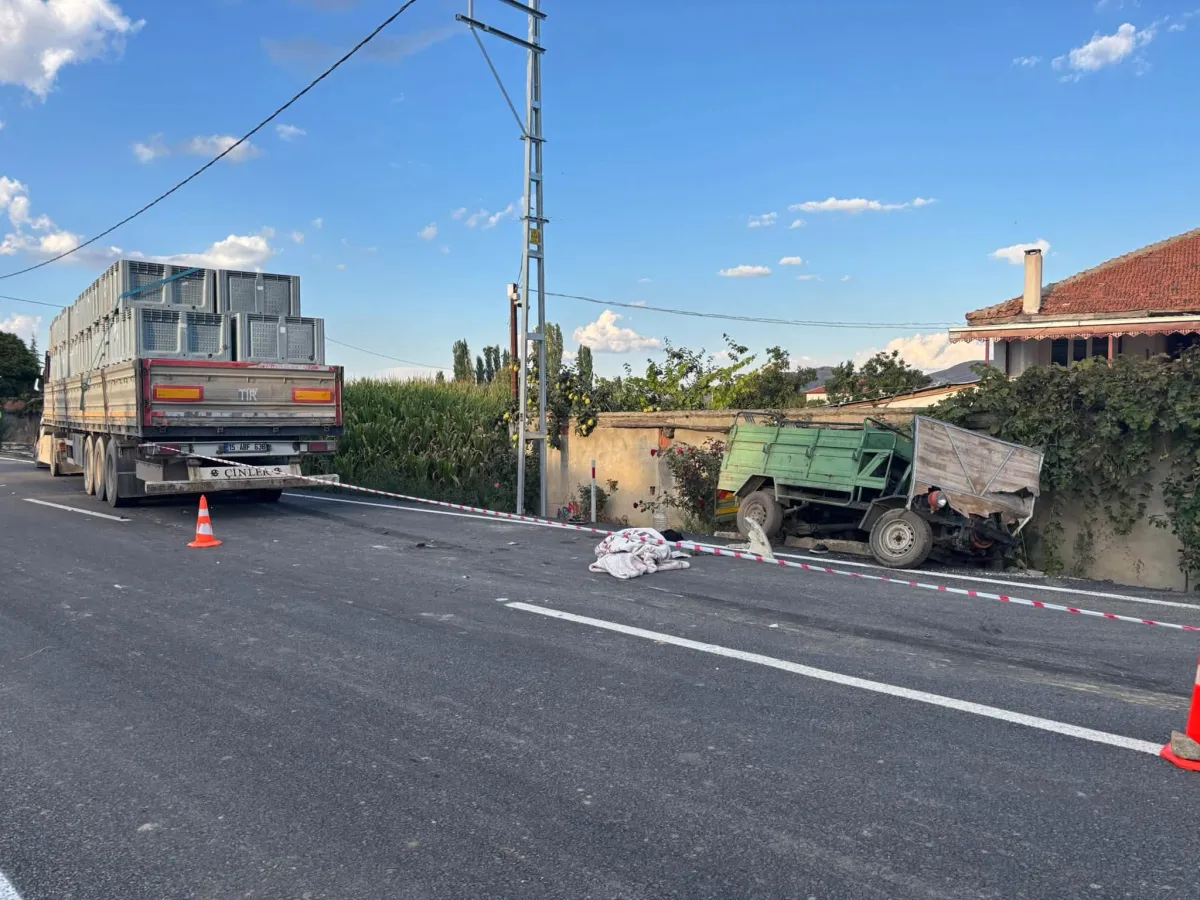 Isparta Şarkikaraağaç’ta Kahreden Kaza! Anne Kurtarılamadı, Oğlu Yaşam Mücadelesi Veriyor