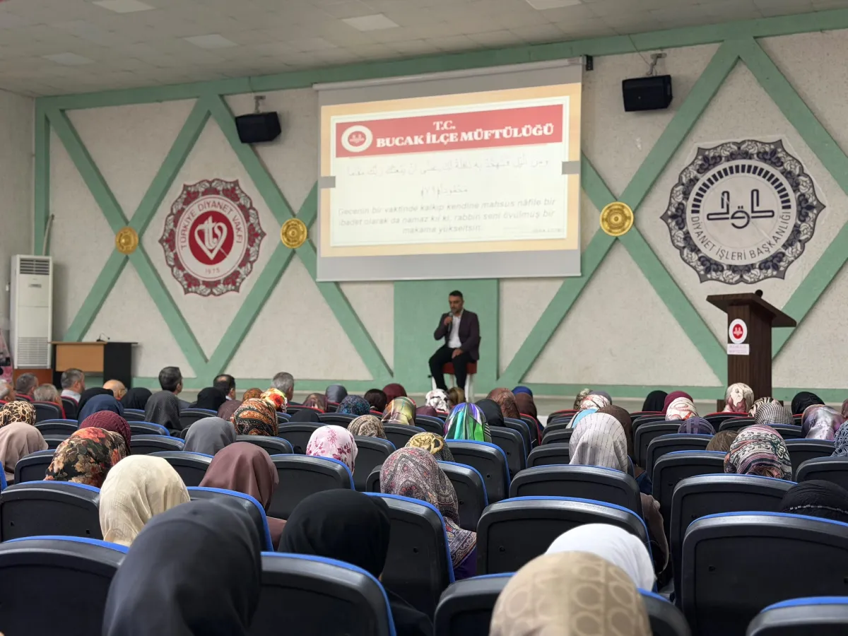 Bucak’ta "Camide Hayat Var, Hayatın Kalbi Camide Atar” Konferansı düzenlendi