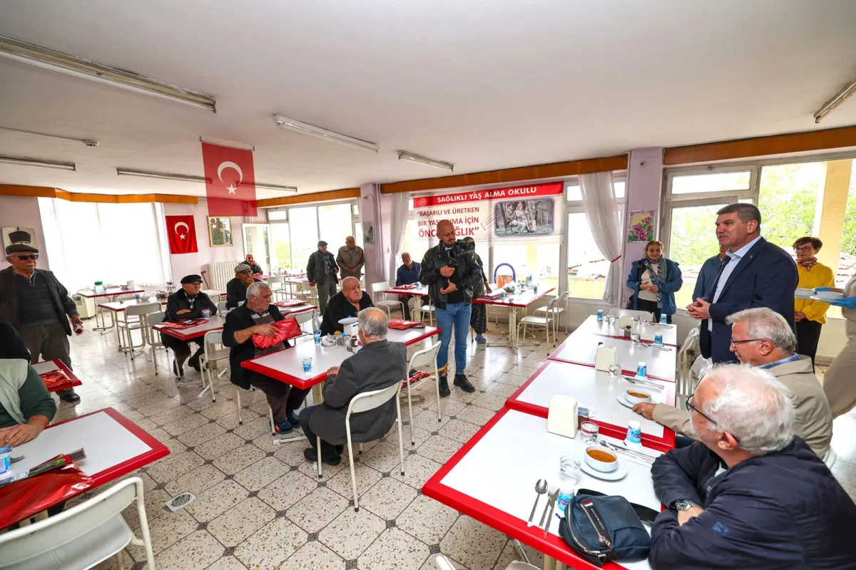 Başkan Ercengiz yaşlıları unutmadı Huzurevi sakinleriyle buluştu