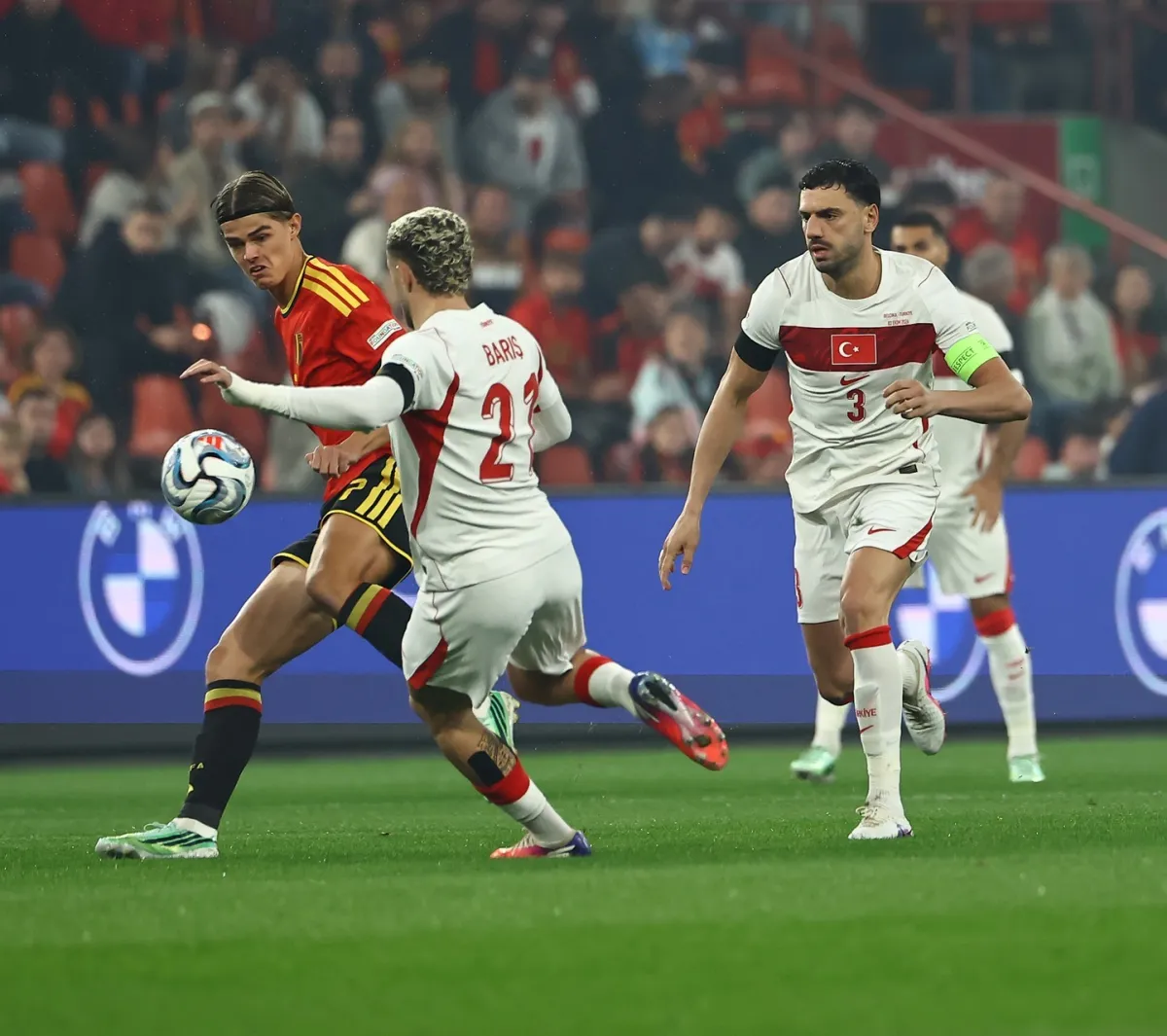 A Milli Futbol Takımı deplamanda ilk yarı Belçika'nın 1-0'lık üstünlüğüyle geçildi.