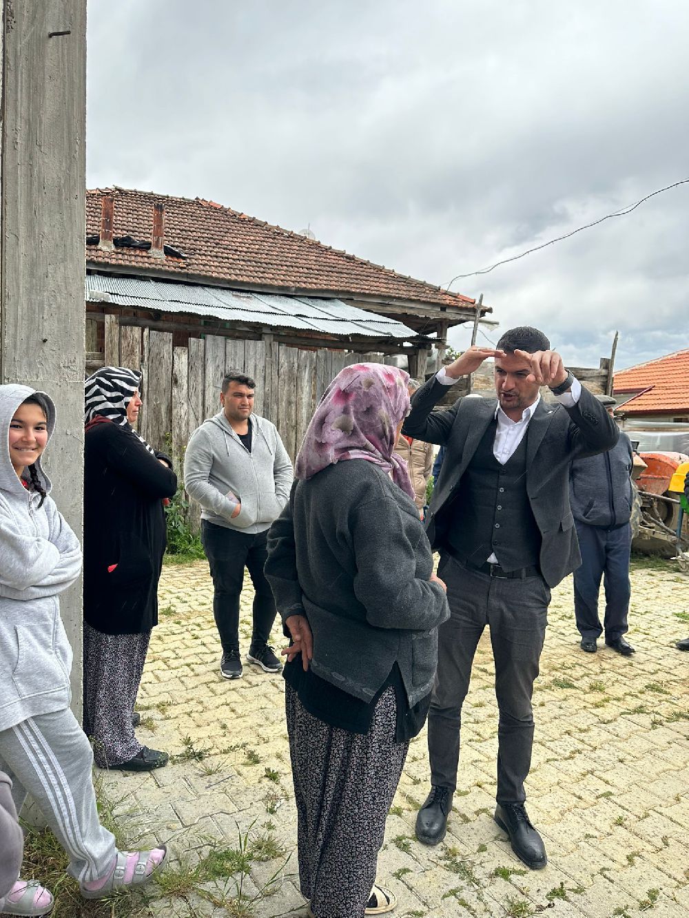 Burdur Milletvekili adayı Mustafa Oğuz, köylerde rüzgar gibi esiyor