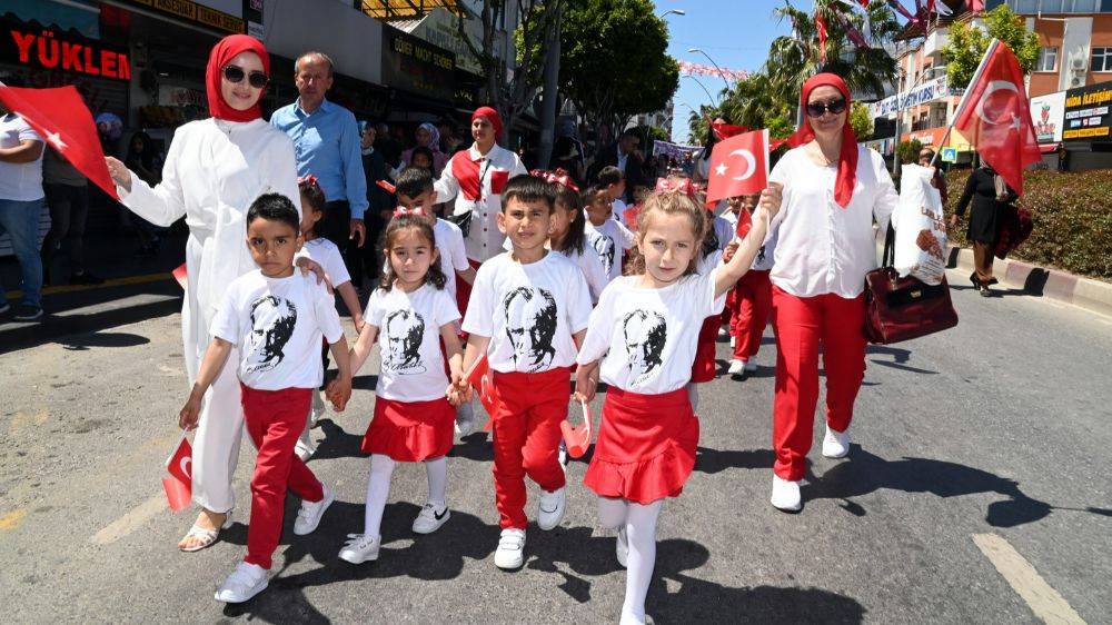 Manavgat'ta 23 Nisan coşkusu