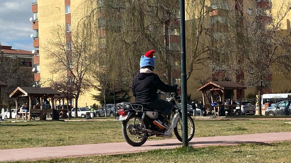  Kum Saha Parkı'nda Panik: Motosikletli Tehlikeli Hareketler Yapıyor! - Haberler 