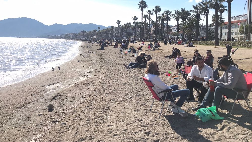 Marmaris'te Sıcak Havalar Vatandaşları Denize Çekti: "Su Harika!" - Haberler