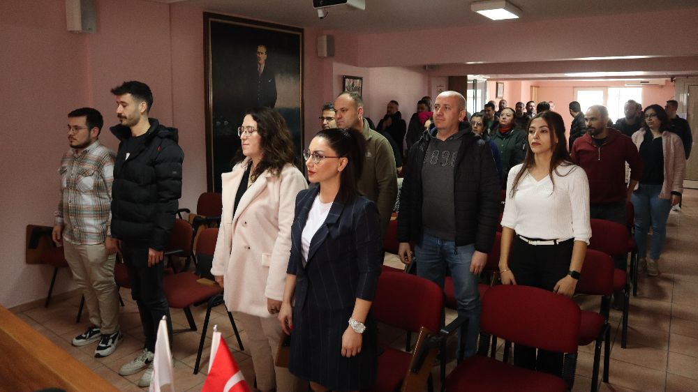 Uşak'ta Tarihi An: Eczane Teknisyenleri Derneği'nin İlk Kadın Başkanı Seçildi - Haberler 