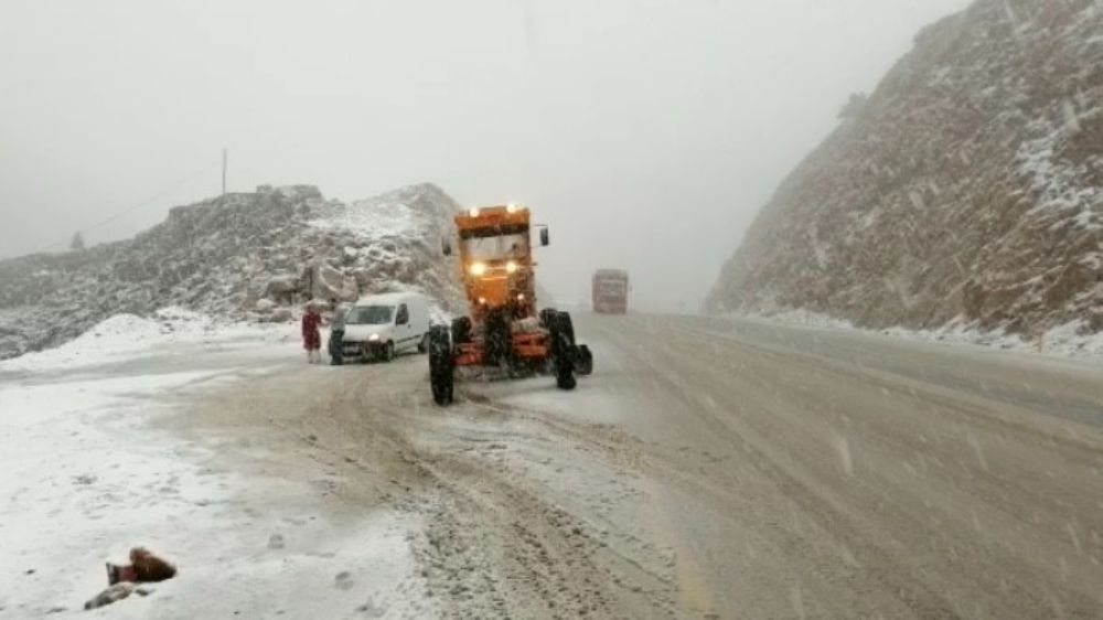 Antalya’ya Nisan ayının sonunda kar yağdı