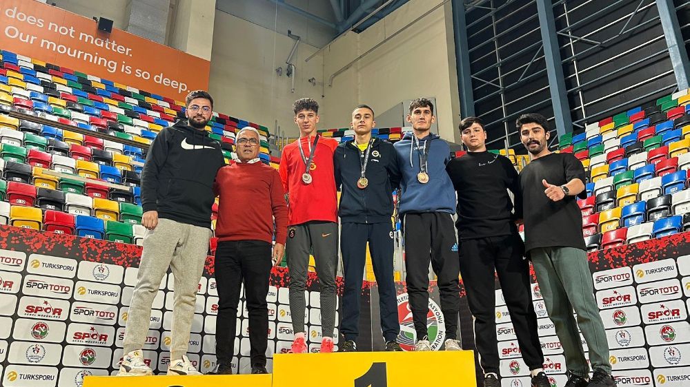  Furkan Kanlı U18 Türkiye Atletizm Salon Şampiyonası'nda Altın Madalya Kazandı!-Haberler 