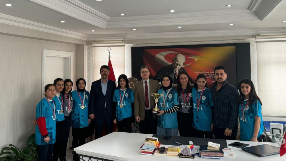 Taşlıçay Anadolu Lisesi Kız Futsal Takımı Bölgesel Lige Çıktı!-Haberler 