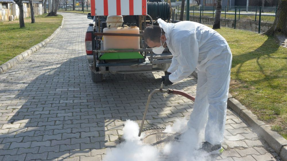Bozüyük'te Rögar Kapaklarına İlaçlama Seferberliği! -Haberler