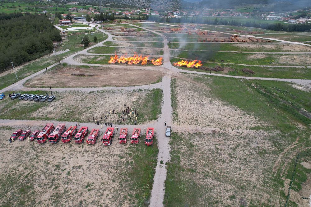 Bucak'ta orman yangın tatbikatı havadan görüntülendi