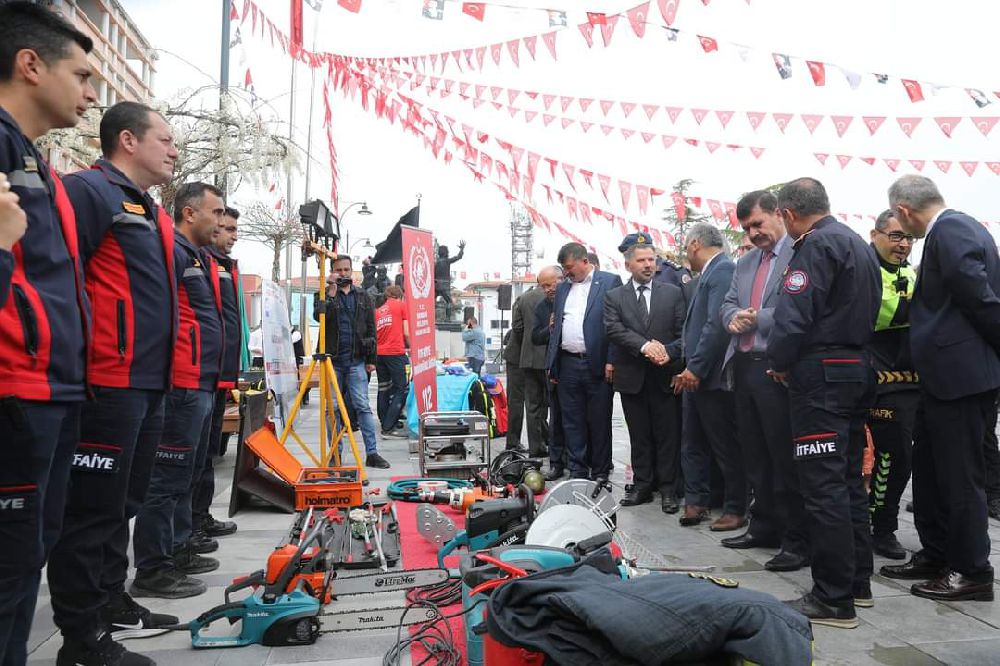 Burdur'da 'Bu yolda sana çok güveniyoruz' kampanyasıyla trafik haftası kutlanıyor