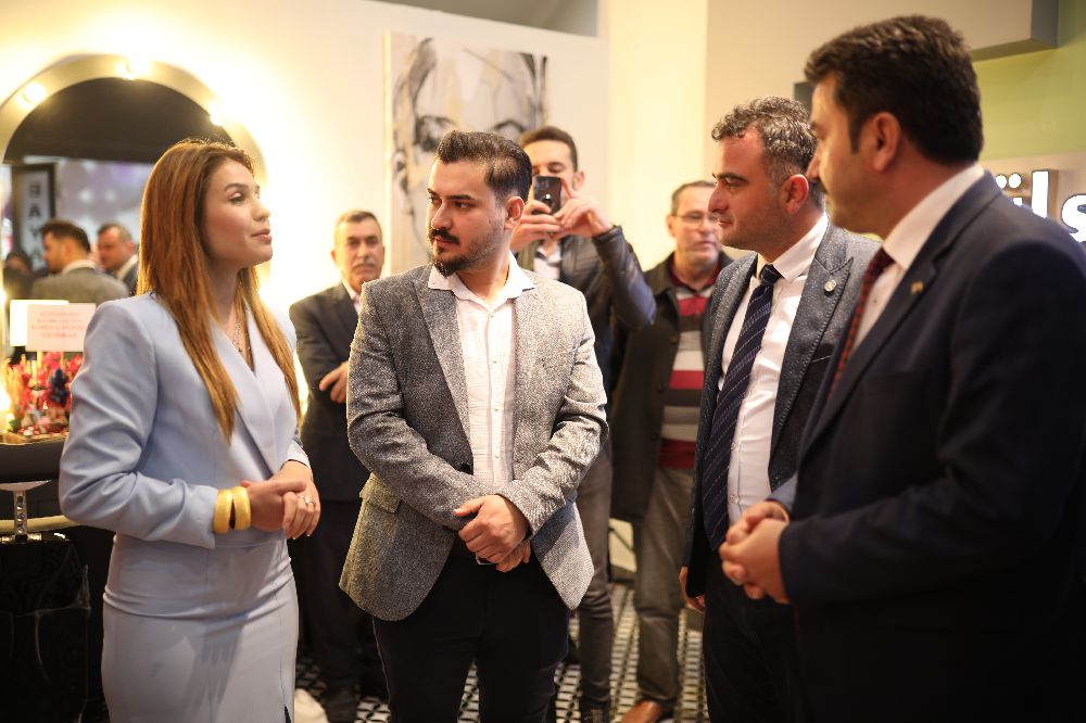 Gülsüm Kaya Kuaför Salonu, Bucak'ta hizmete açıldı
