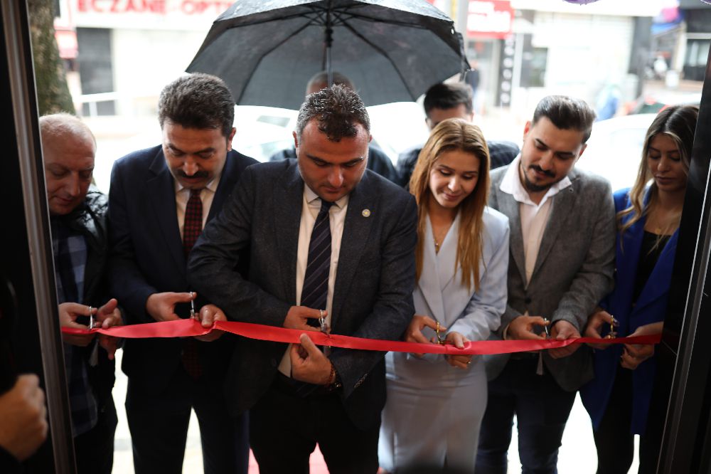 Gülsüm Kaya Kuaför Salonu, Bucak'ta hizmete açıldı