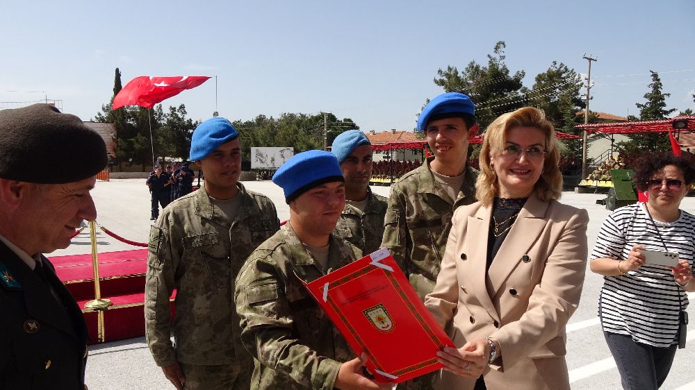 Burdur’da engelli gençler temsili askerlik yaptı