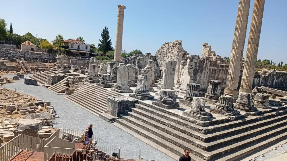 Apollon Tapınağı Artık Gece de Büyülüyor! Işıklar Altında Ziyaret Edilebilecek