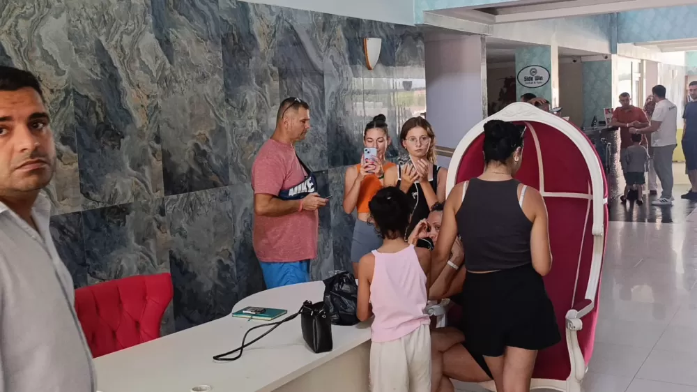 Antalya’da otelde maaş krizi Tatilciler elektriksiz ve hizmetsiz kaldı!