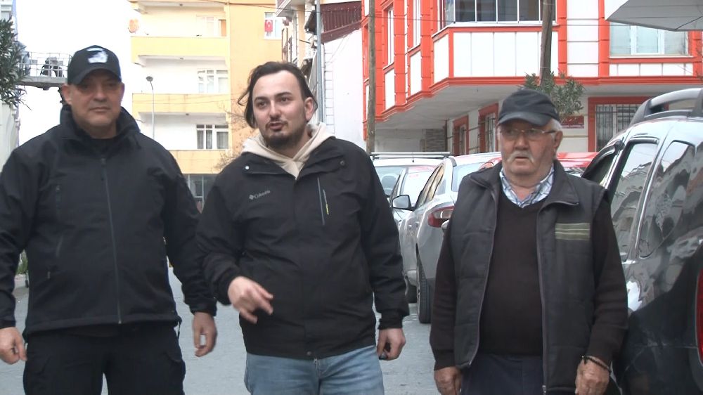 Arnavutköy'de Yaşlı Adamı Taciz Eden Kadın: Güvenlik Kamerasında Görüntülendi