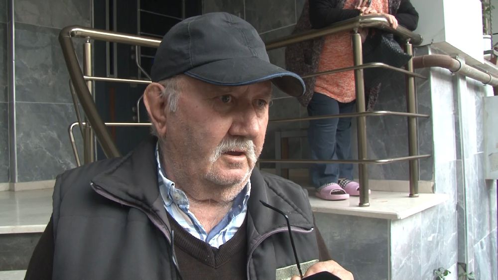 Arnavutköy'de Yaşlı Adamı Taciz Eden Kadın: Güvenlik Kamerasında Görüntülendi