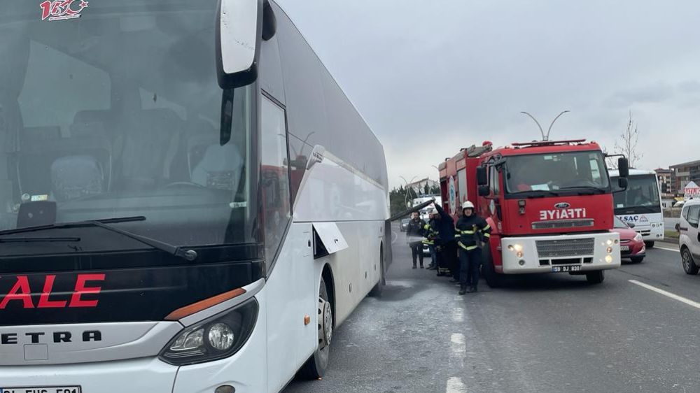 Seyir halinde olan yolcu otobüsünde yangın paniği 